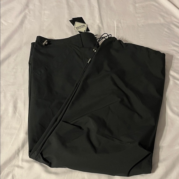 Men's Black Cargo Pants - Picture 14 of 16